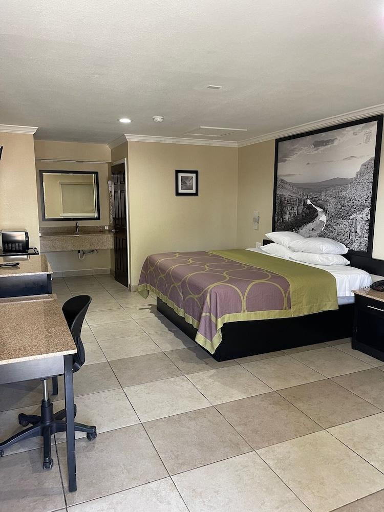 Super 8 By Wyndham Mcallen-Downtown-Airport-La Plaza Mall Motel Esterno foto