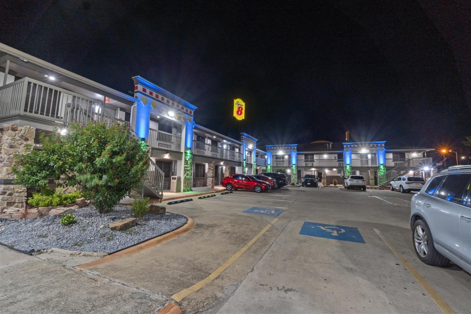 Super 8 By Wyndham Mcallen-Downtown-Airport-La Plaza Mall Motel Esterno foto