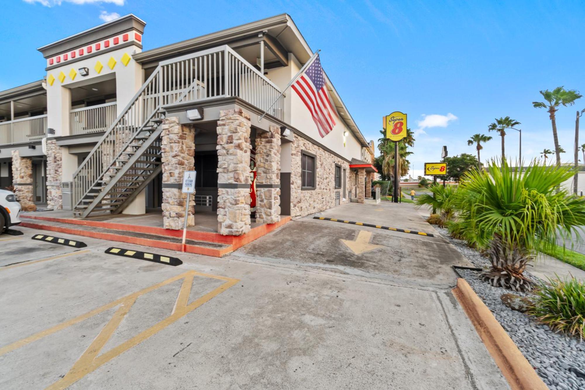 Super 8 By Wyndham Mcallen-Downtown-Airport-La Plaza Mall Motel Esterno foto