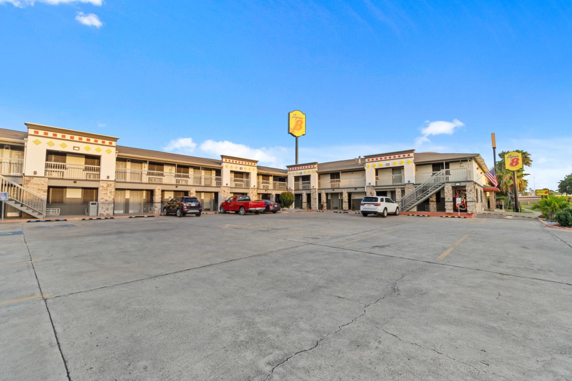 Super 8 By Wyndham Mcallen-Downtown-Airport-La Plaza Mall Motel Esterno foto